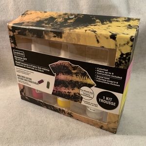 Tie Dyed T Shirt Kit 8 x 6 x 2" New with tags Made by ArtMinds